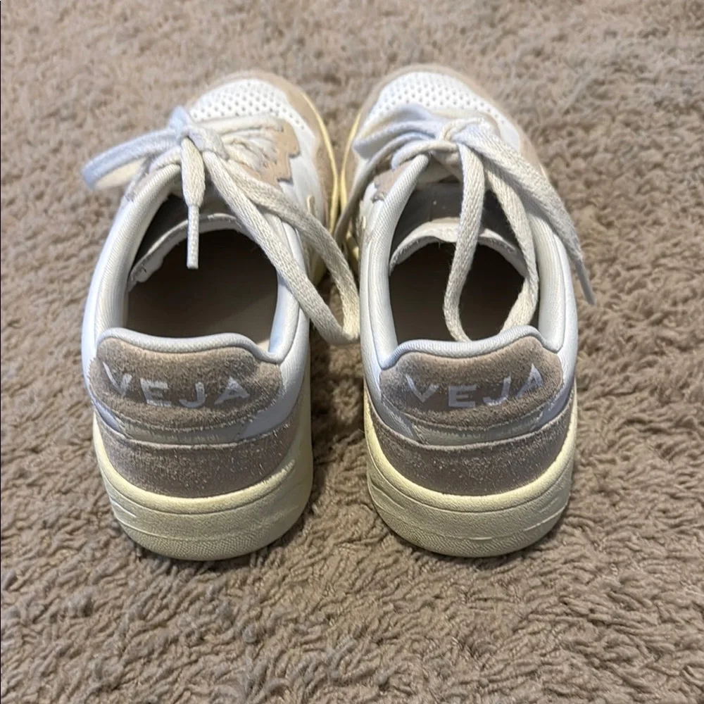 Veja Low-Cut Leather Sneakers with Perforations size 7 - Picture 4 of 6